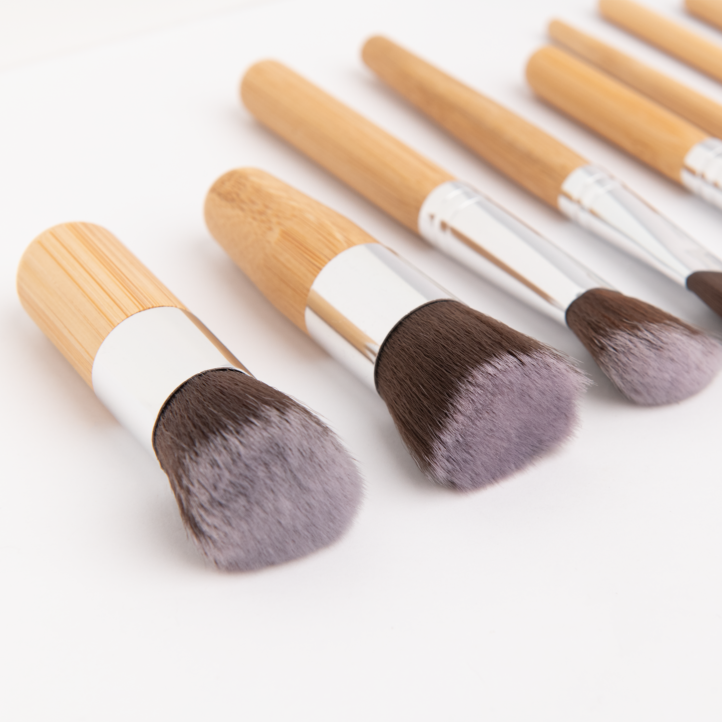 Produktfoto Vegane Bambus Pinsel - Kosmetik im Shop von COPARIE.